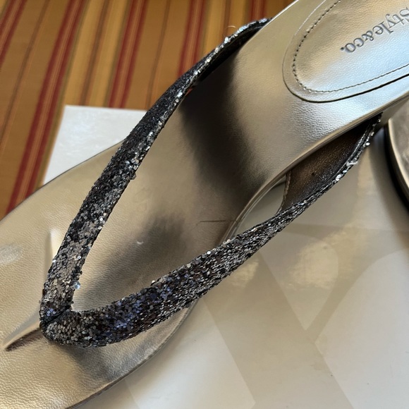 Glittered and Metallic Wedge Heel Sandals - Picture 5 of 12
